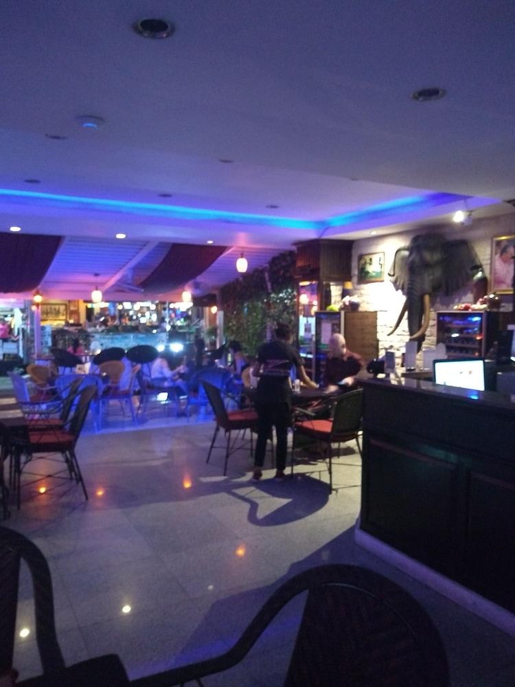 ซิป เลาจน์ แอนด์ อพาร์ตเมนต์ Hotel Pattaya ภายนอก รูปภาพ